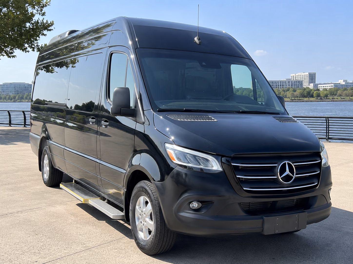 rent a bus for live music and private events around chattanooga